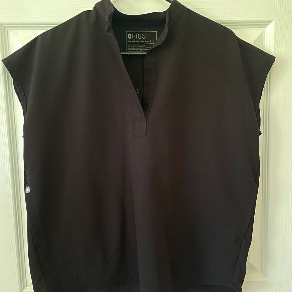 FIGS Black Rafaela Oversized Scrub top, Small